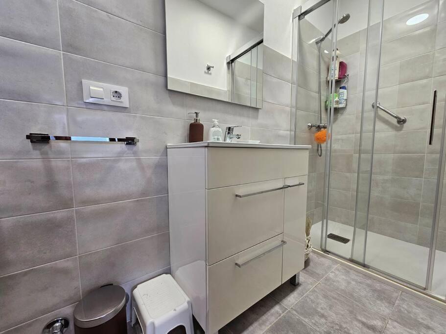 Appartamento 15A04 Duplex Y Garaje En Centro Llanes Esterno foto